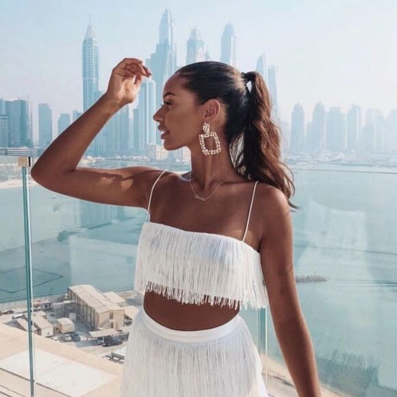 Iridescent statement earrings - Picture 2 of 3